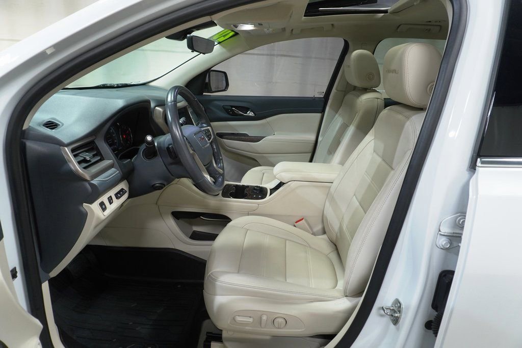 Used 2020 GMC Acadia Denali w/ Technology Package FWD image 11