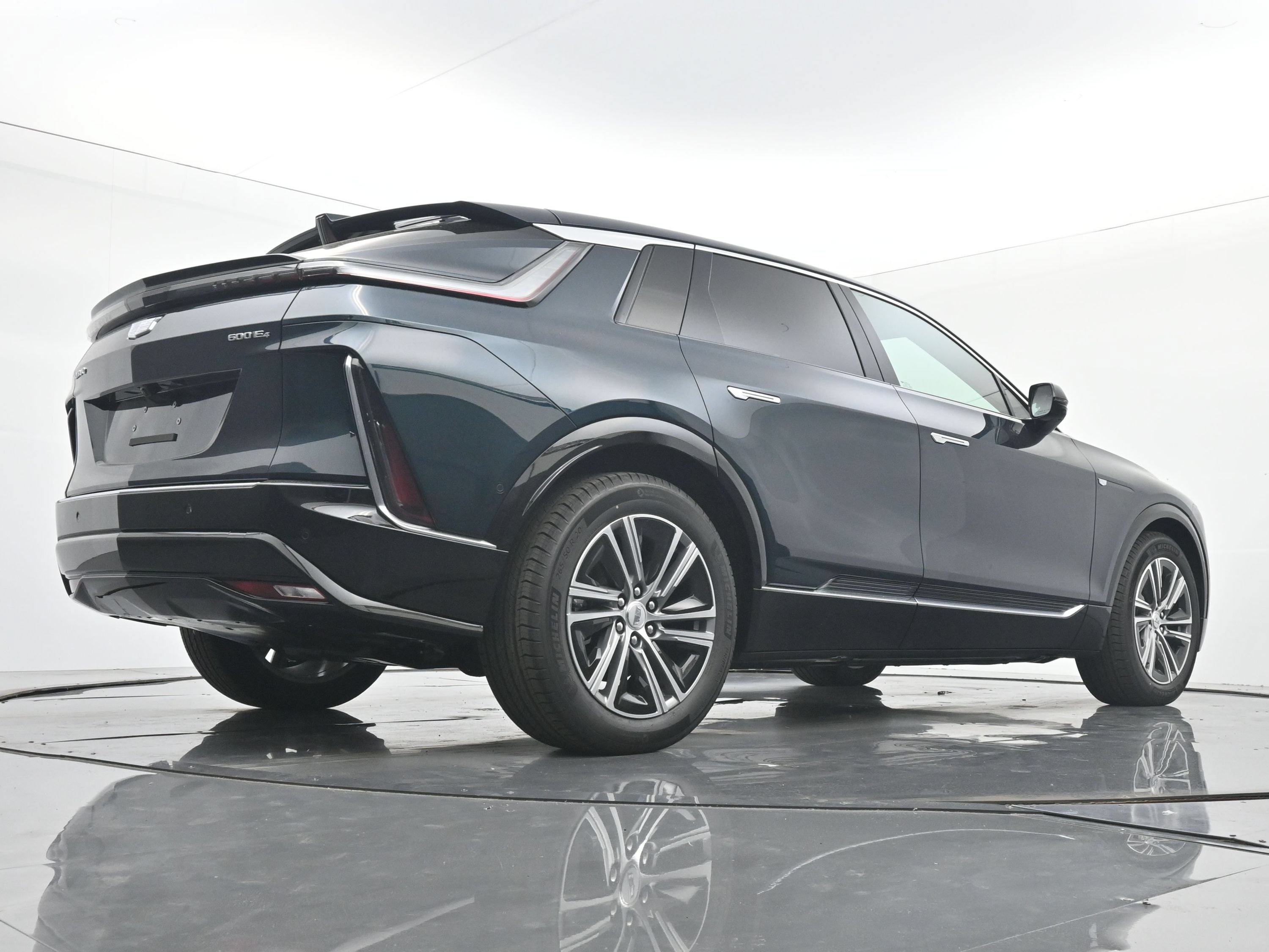 New 2026 Cadillac Lyriq Luxury w/ LPO, Floor Liner Package AWD/4WD image 19