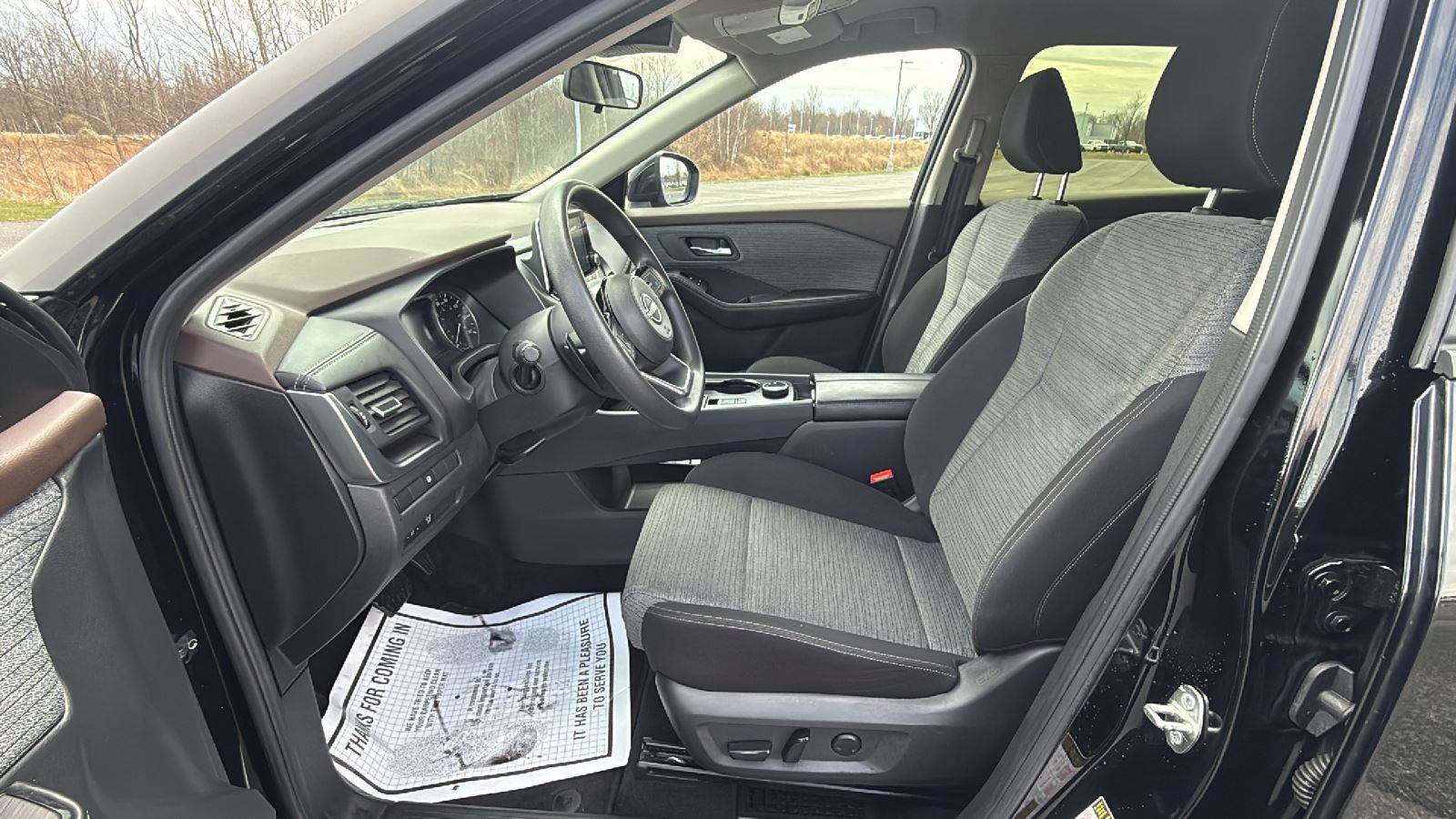 Used 2023 Nissan Rogue SV image 24