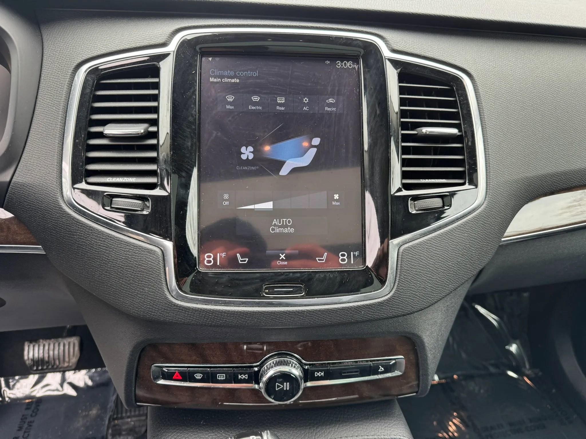 Used 2016 Volvo XC90 T5 Momentum image 16