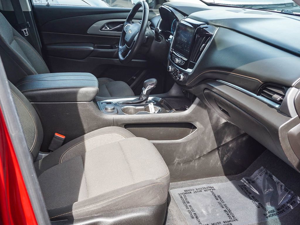 Used 2021 Chevrolet Traverse LT image 12