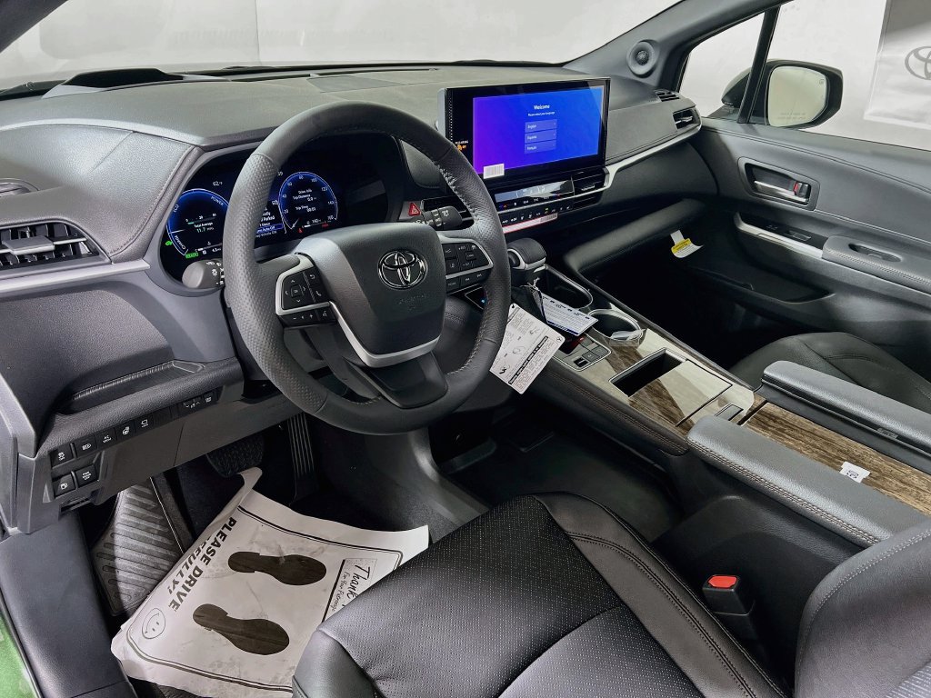 New 2026 Toyota Sienna Platinum AWD/4WD image 9