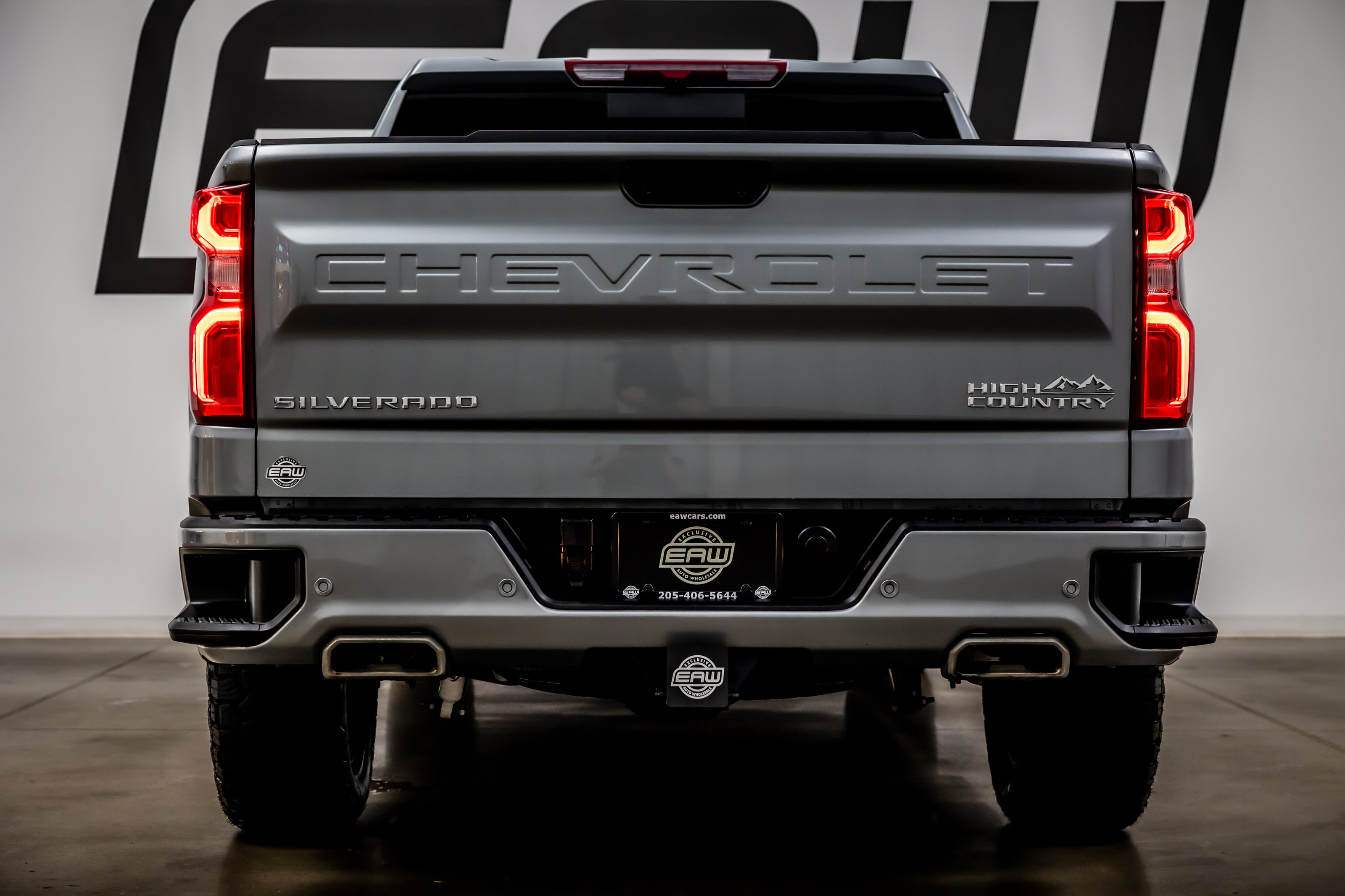 Used 2024 Chevrolet Silverado 1500 High Country w/ Z71 Off-Road Package AWD/4WD image 11