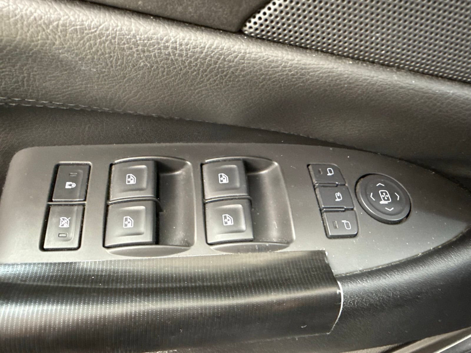 Used 2015 Cadillac Escalade 4WD image 12