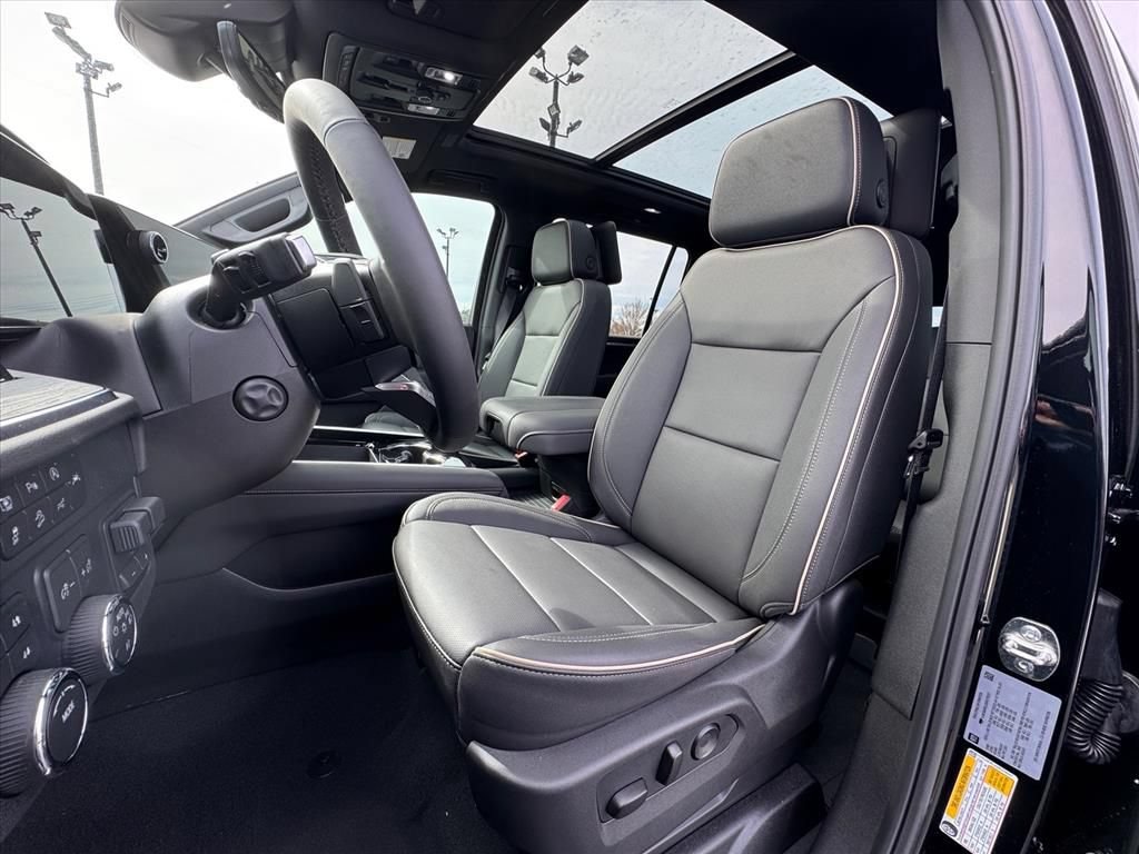New 2025 Chevrolet Suburban Premier AWD/4WD image 16