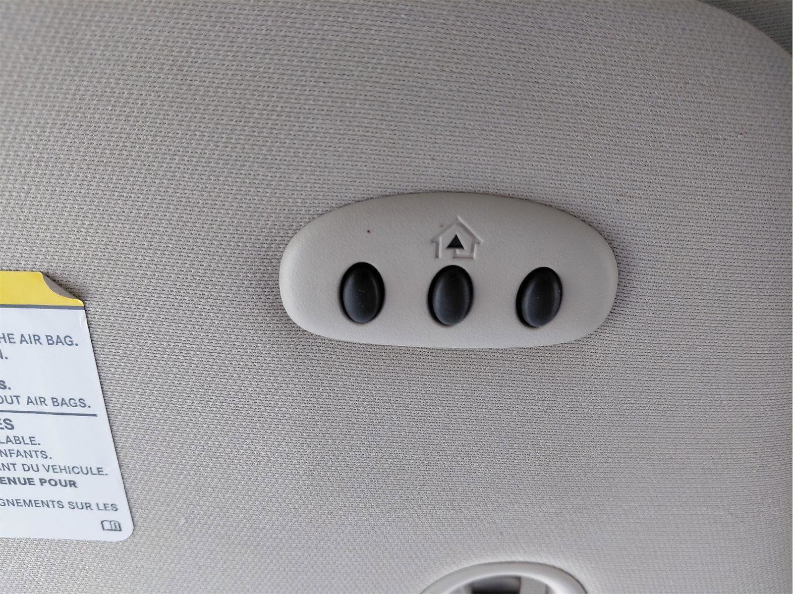 Used 2015 Chrysler Town & Country Touring FWD image 30
