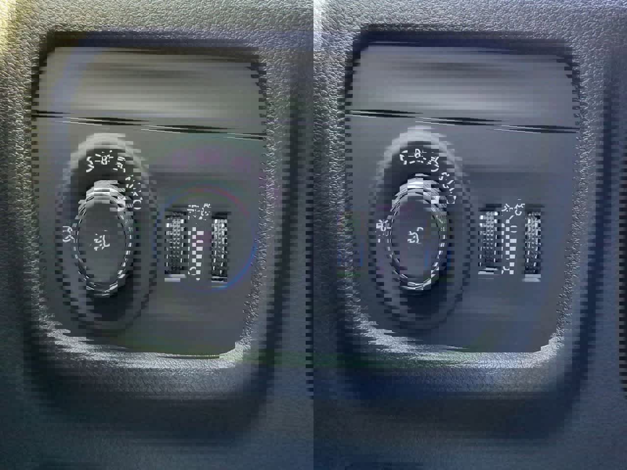 Used 2024 Jeep Grand Cherokee Limited image 18