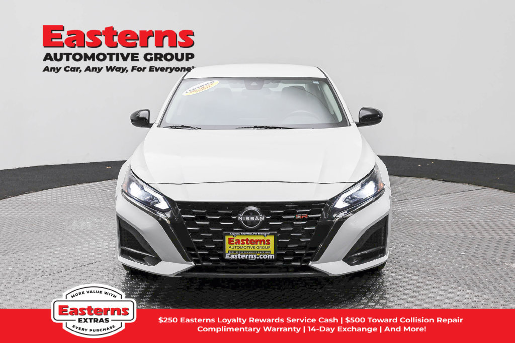 Used 2024 Nissan Altima 2.5 SR FWD image 3