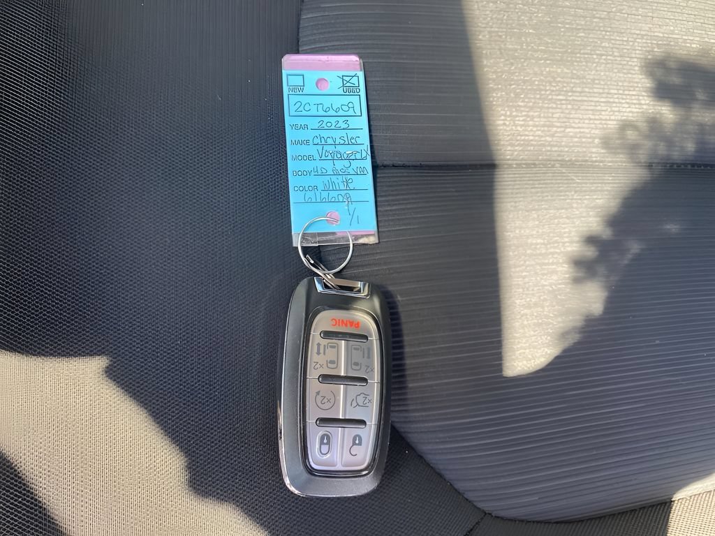 Used 2023 Chrysler Voyager LX FWD image 3