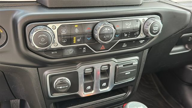 Certified 2021 Jeep Wrangler Islander image 17