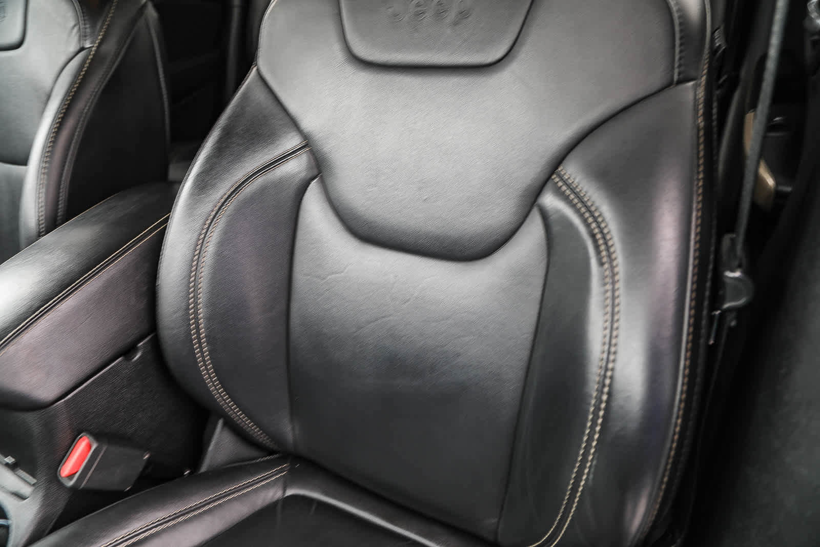 Used 2018 Jeep Cherokee Limited image 24