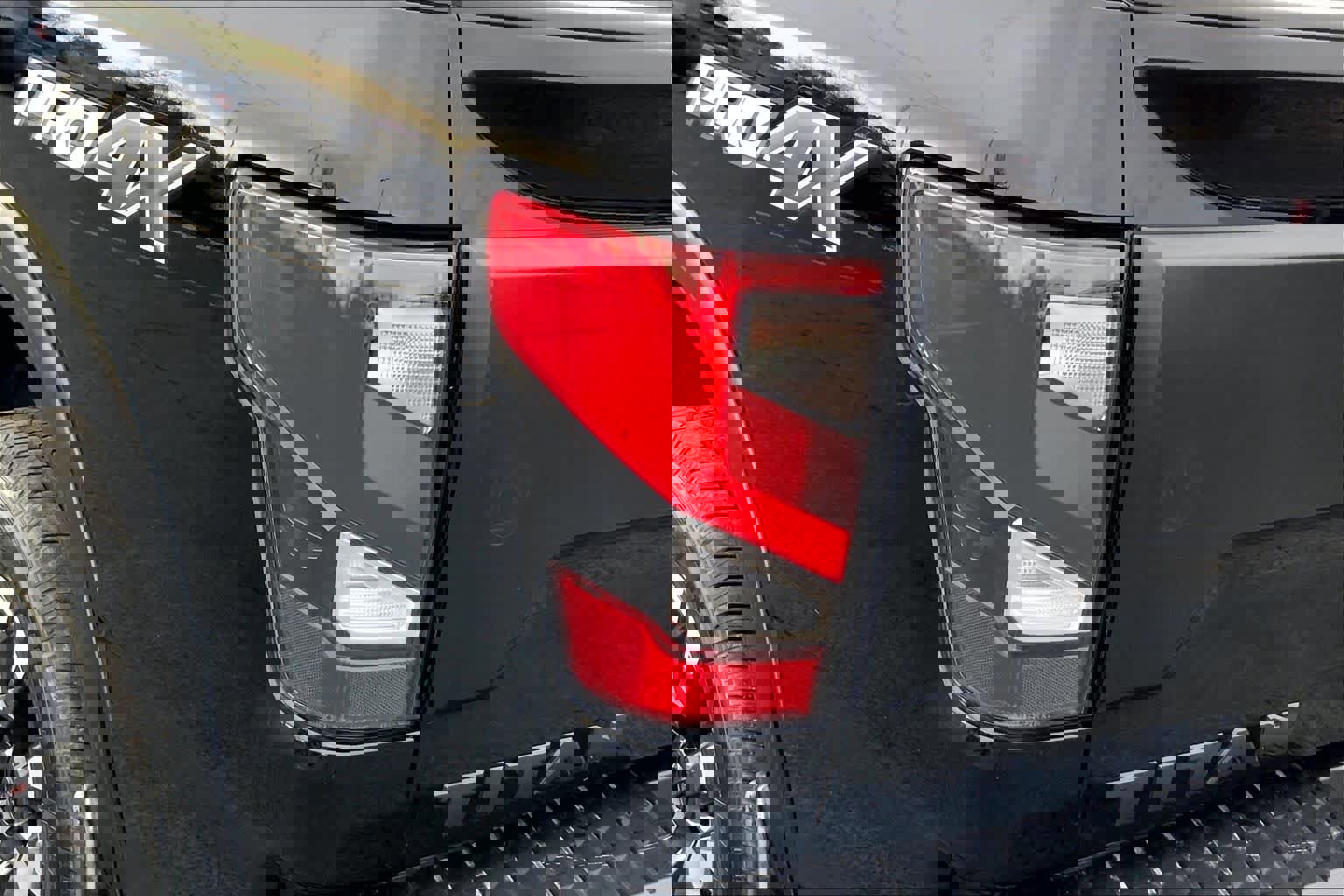 Used 2020 Nissan Titan PRO-4X w/ Pro-4x Convenience Package image 29