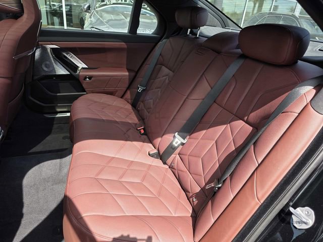 Used 2024 BMW 760i xDrive image 10