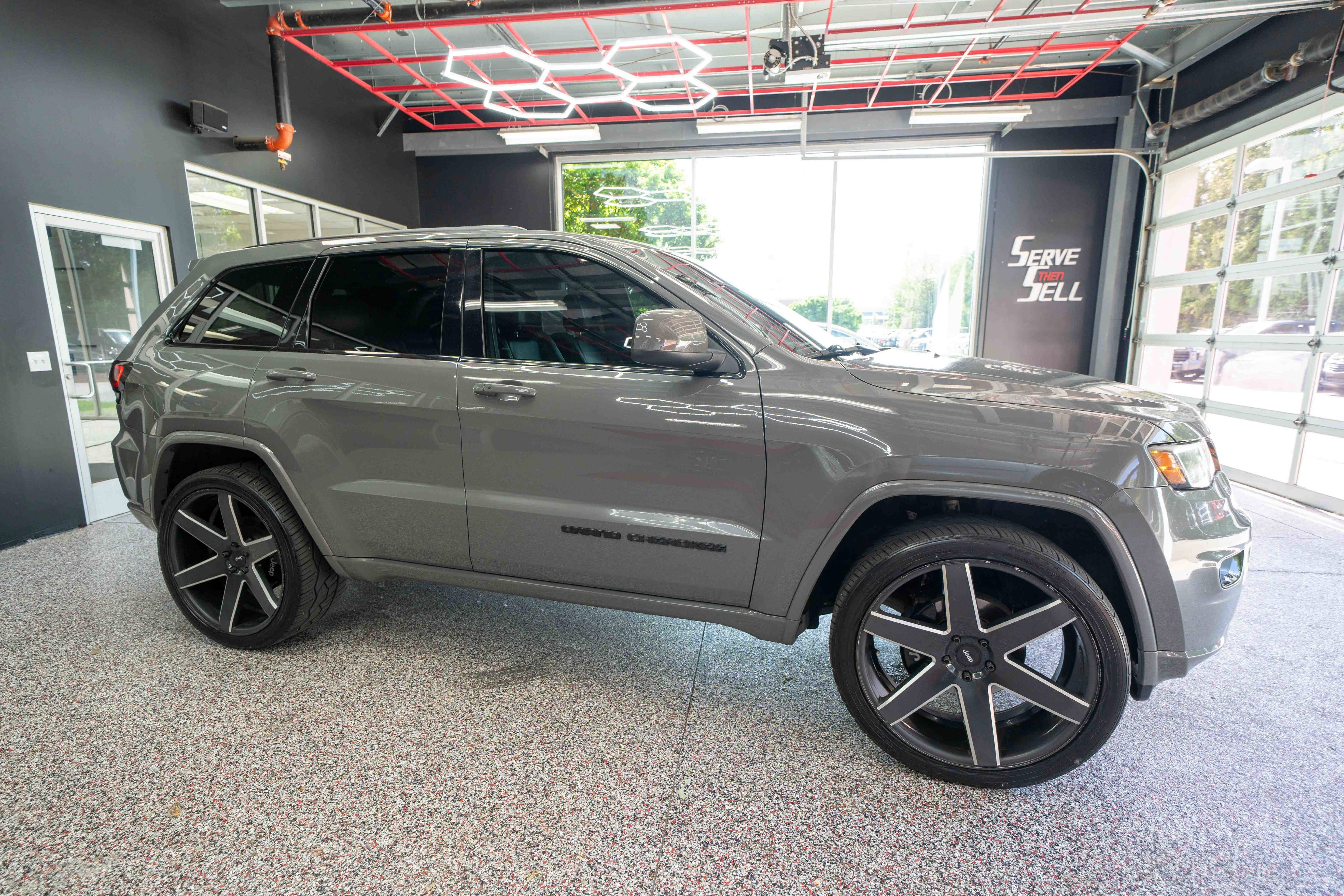 Used 2019 Jeep Grand Cherokee Altitude AWD/4WD image 5