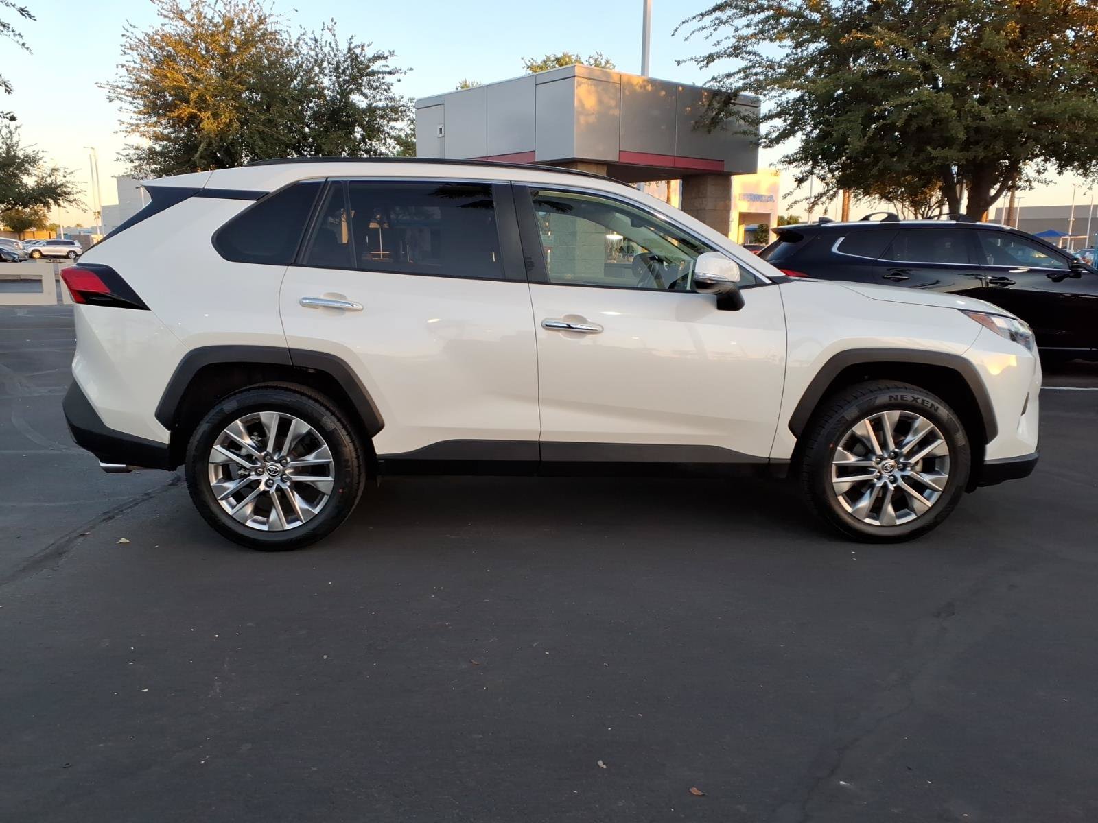 Certified 2022 Toyota RAV4 Limited AWD/4WD image 3