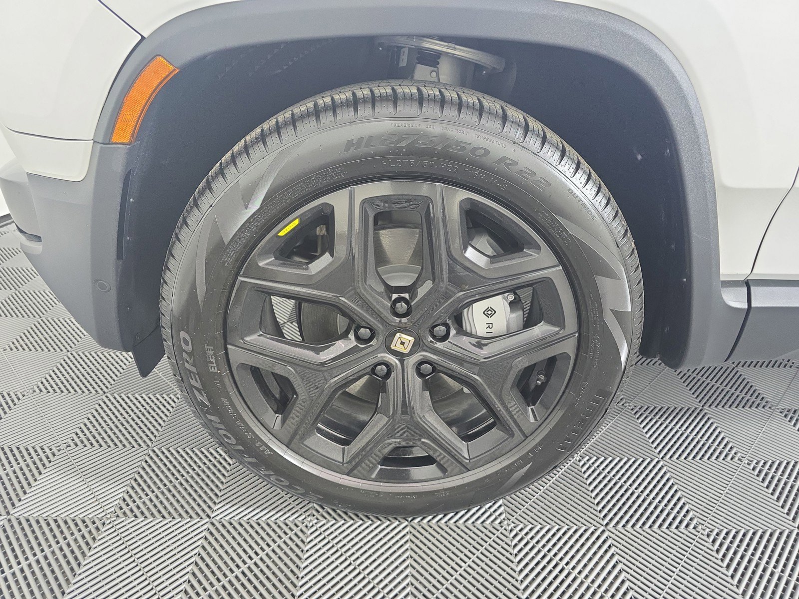 Used 2025 Rivian R1S Adventure AWD/4WD image 9