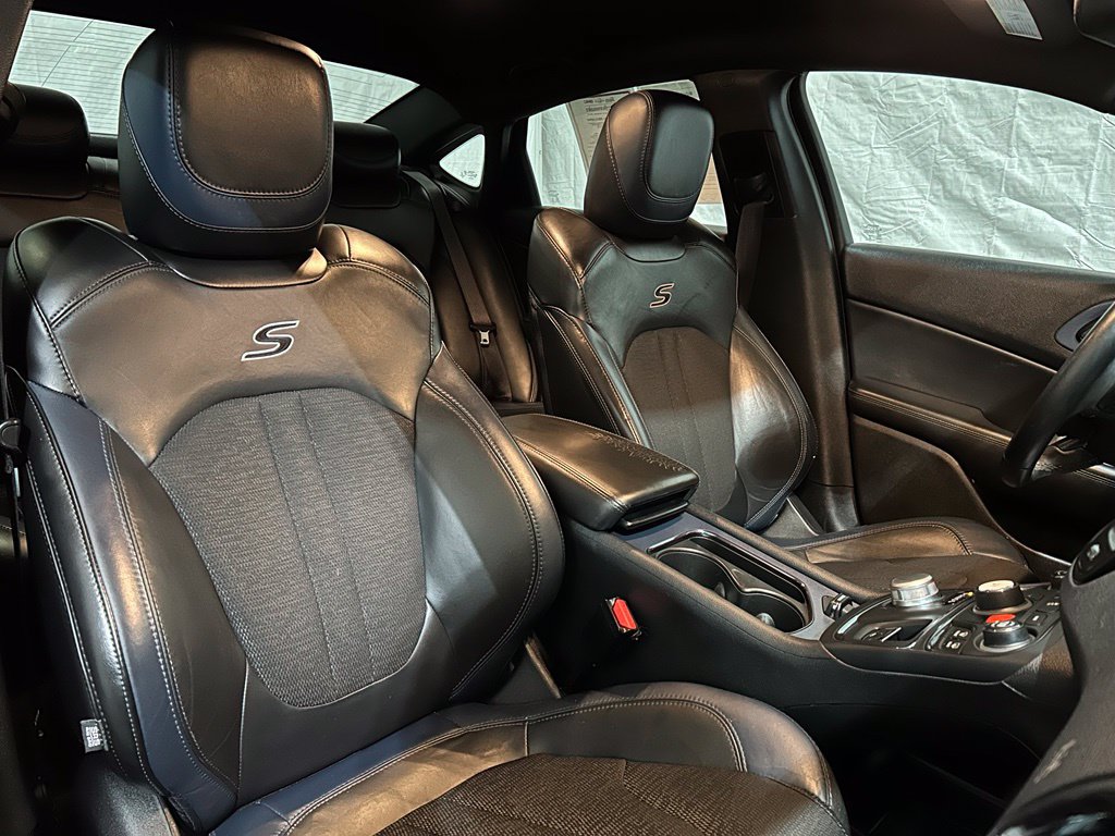 Used 2016 Chrysler 200 S FWD image 36