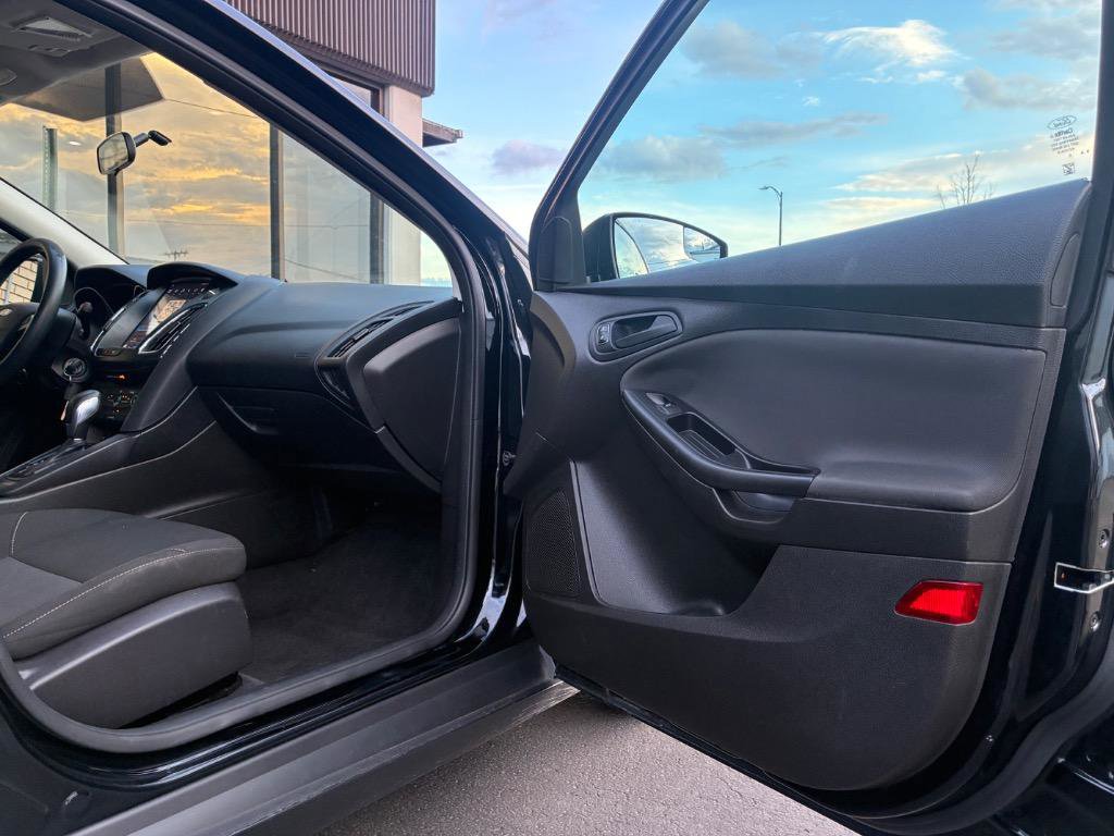 Used 2017 Ford Focus SE FWD image 16