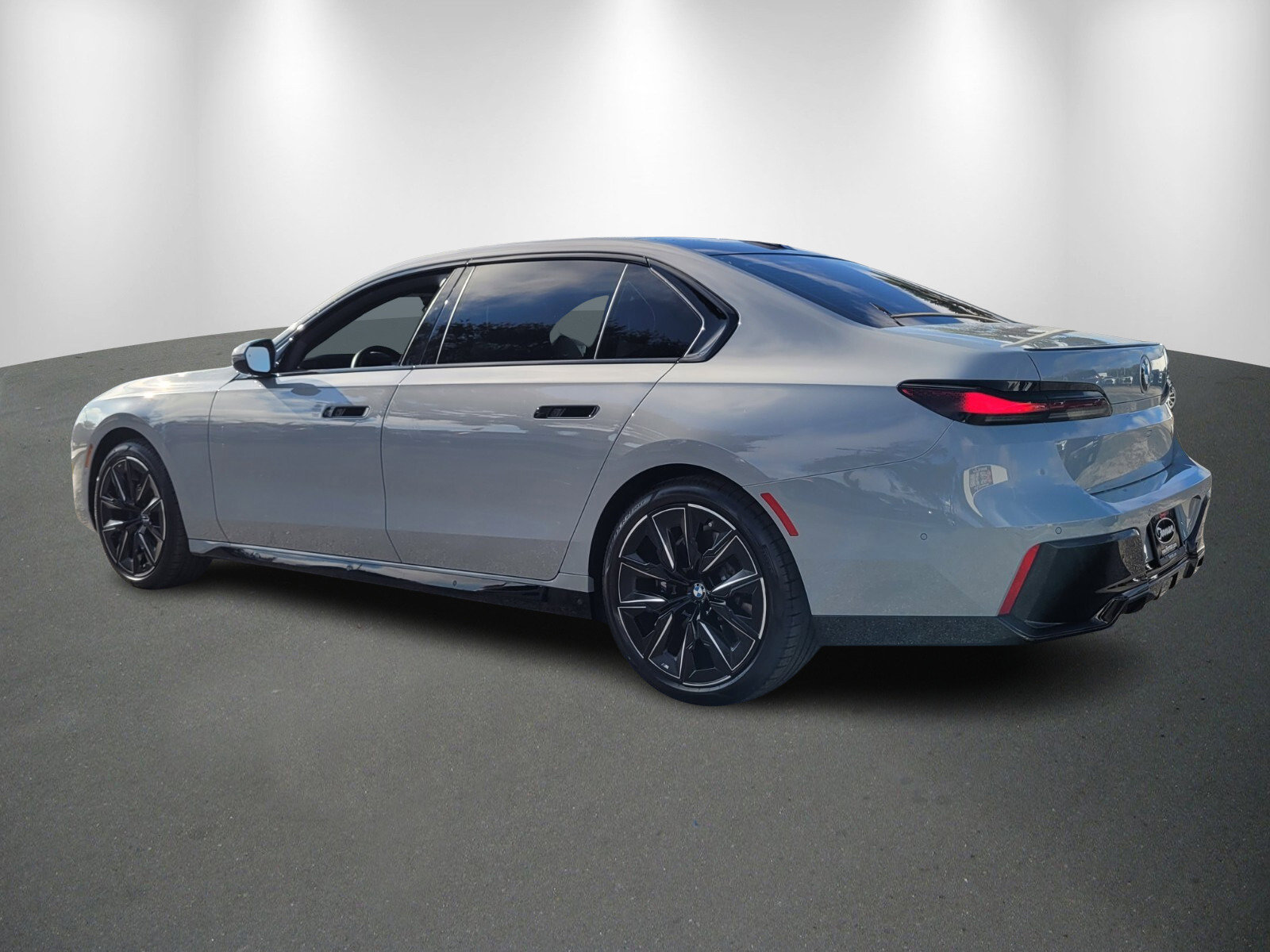 Used 2023 BMW 740i image 5