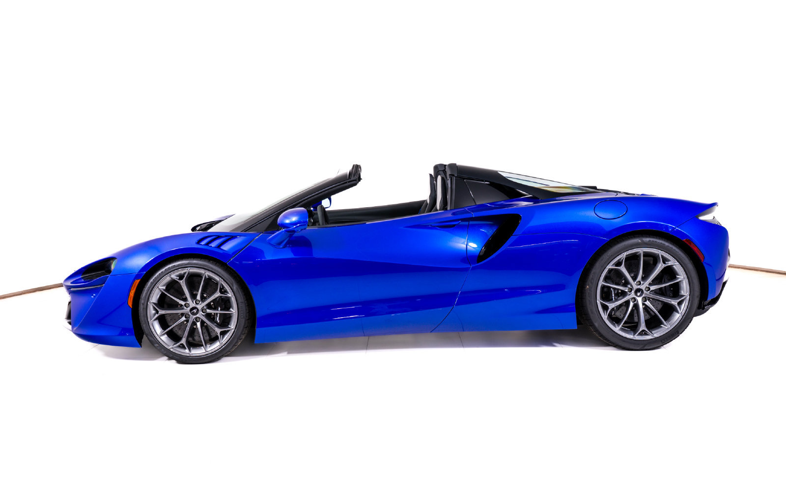 New 2027 McLaren Artura Spider RWD image 2