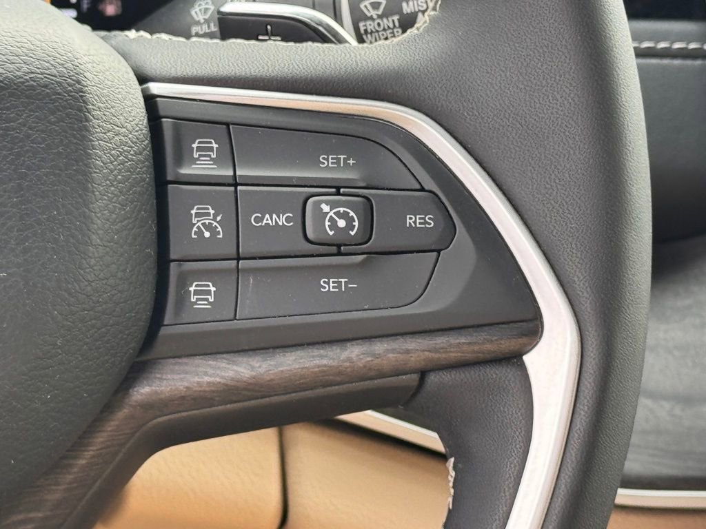 Used 2023 Jeep Grand Cherokee Limited w/ Luxury Tech Group II image 24