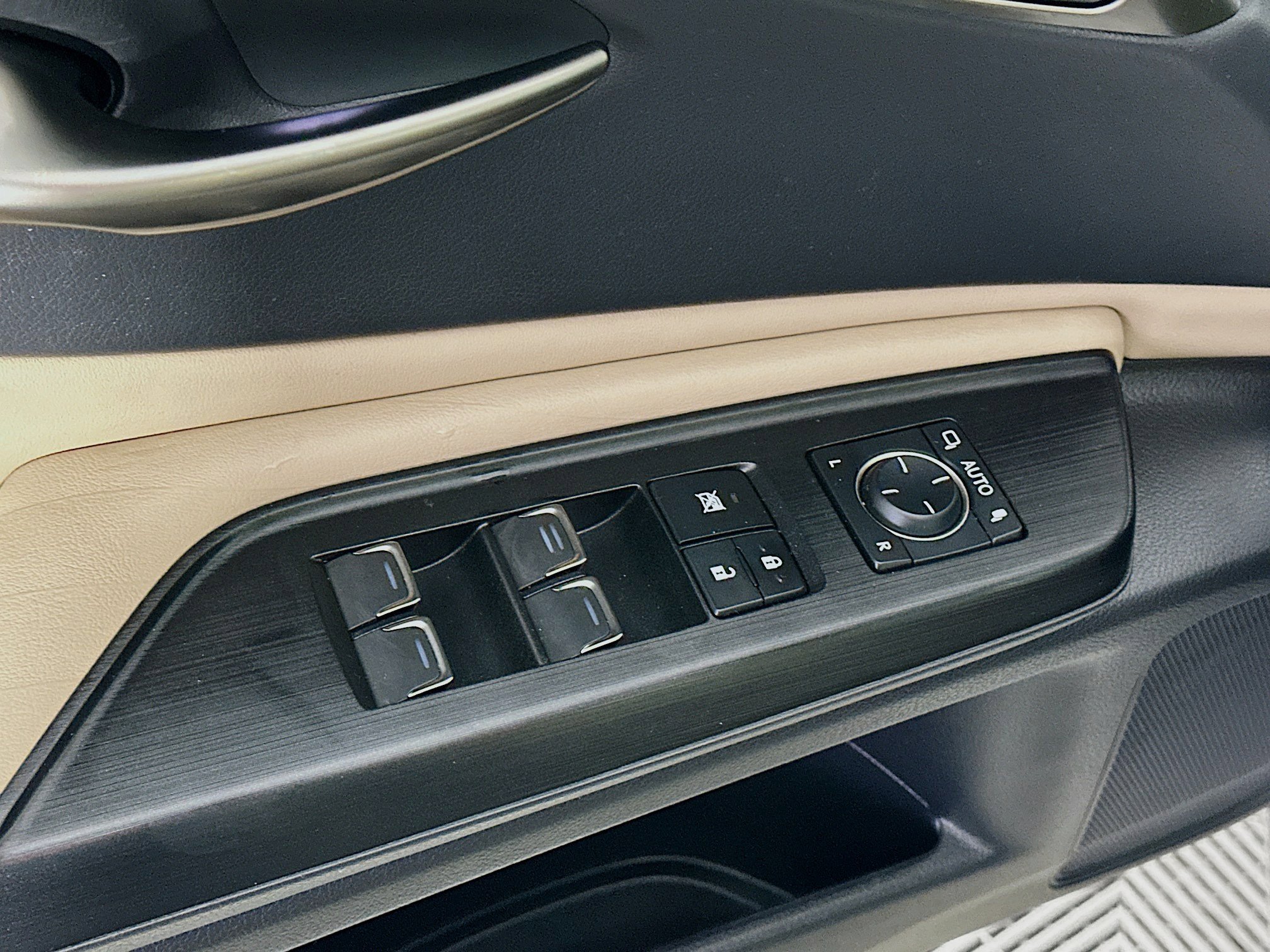 Used 2021 Lexus ES 300h ES 300h Luxury w/ Accessory Package 2 image 15