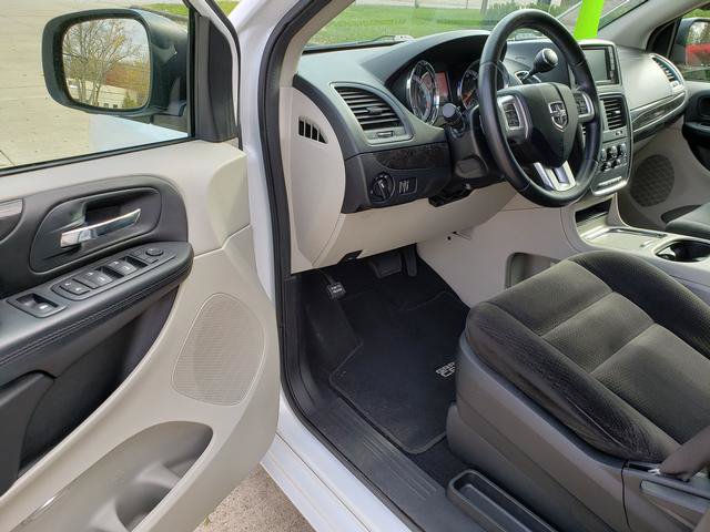 Used 2016 Dodge Grand Caravan SXT w/ Rear Park Assist Package FWD image 10