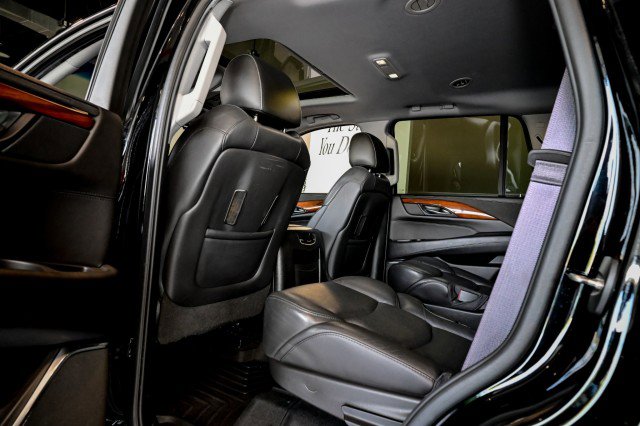 Used 2017 Cadillac Escalade Luxury AWD/4WD image 18