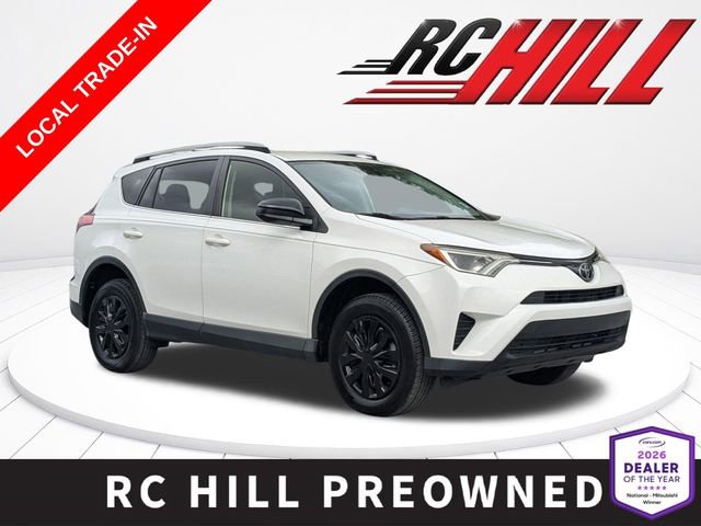 Used 2018 Toyota RAV4 LE image 1