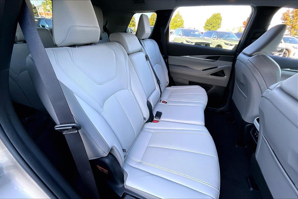 Certified 2027 INFINITI QX60 Luxe w/ Cargo Package AWD/4WD image 30