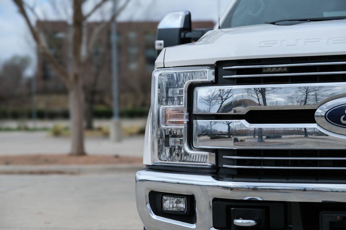 Used 2018 Ford F250 Lariat w/ Chrome Package image 5