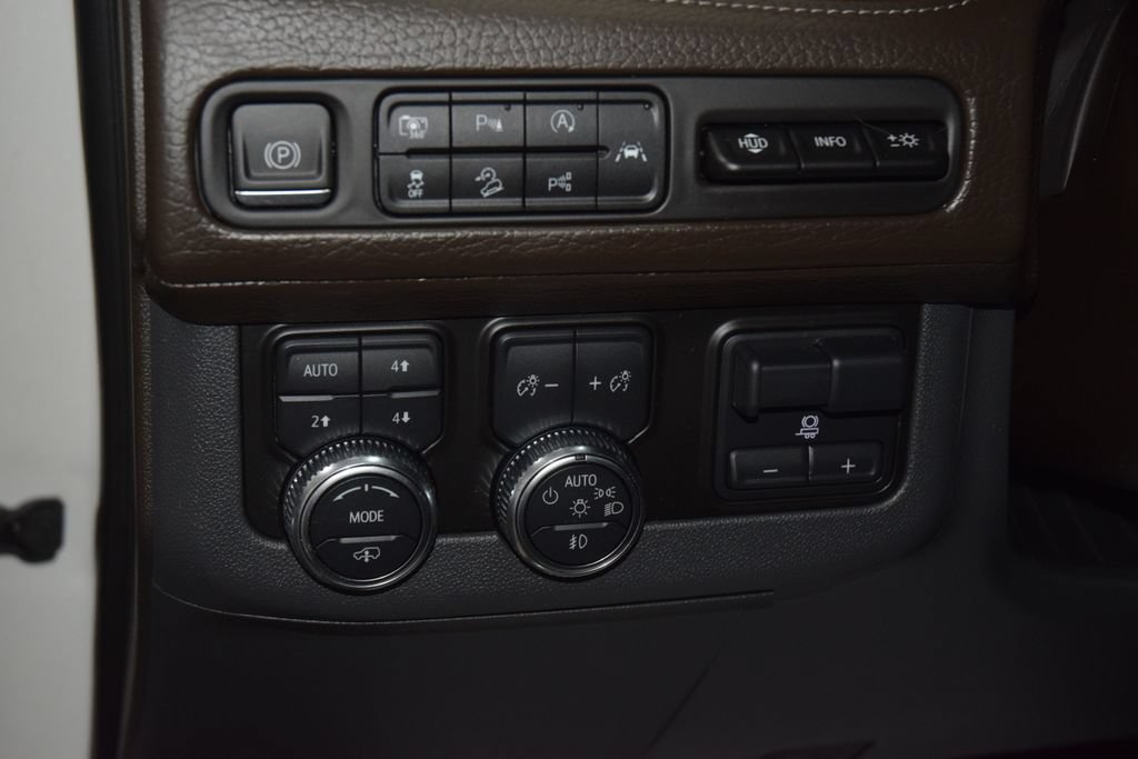 Used 2023 GMC Yukon XL Denali w/ Denali Reserve Package AWD/4WD image 37