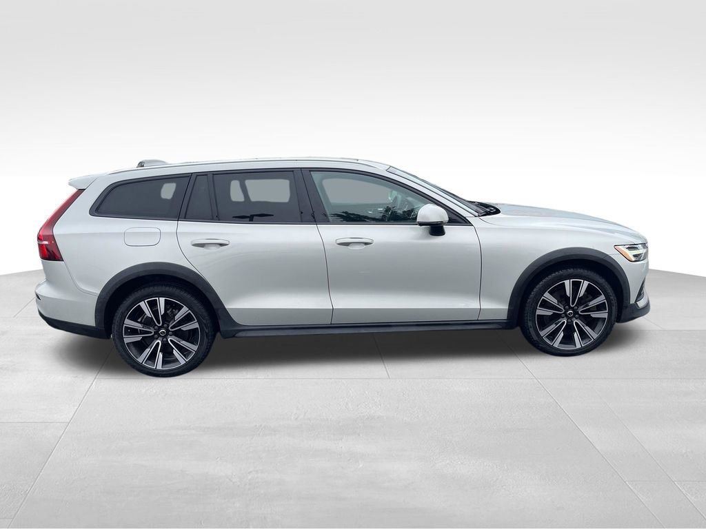 Used 2021 Volvo V60 T5 Cross Country w/ Climate Package image 9