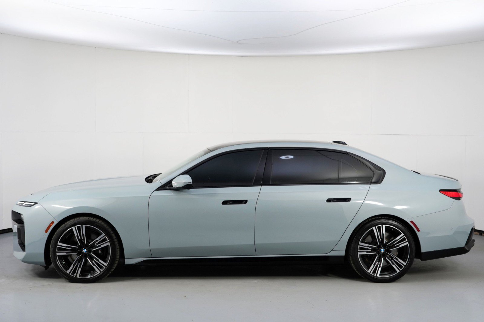 Used 2024 BMW 760i xDrive w/ Premium Package 2 AWD/4WD image 58