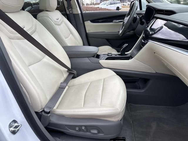 Used 2025 Cadillac XT6 Premium Luxury image 9