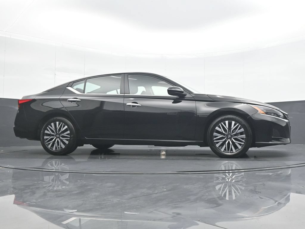 Used 2024 Nissan Altima 2.5 SV w/ SV Premium Package FWD image 31