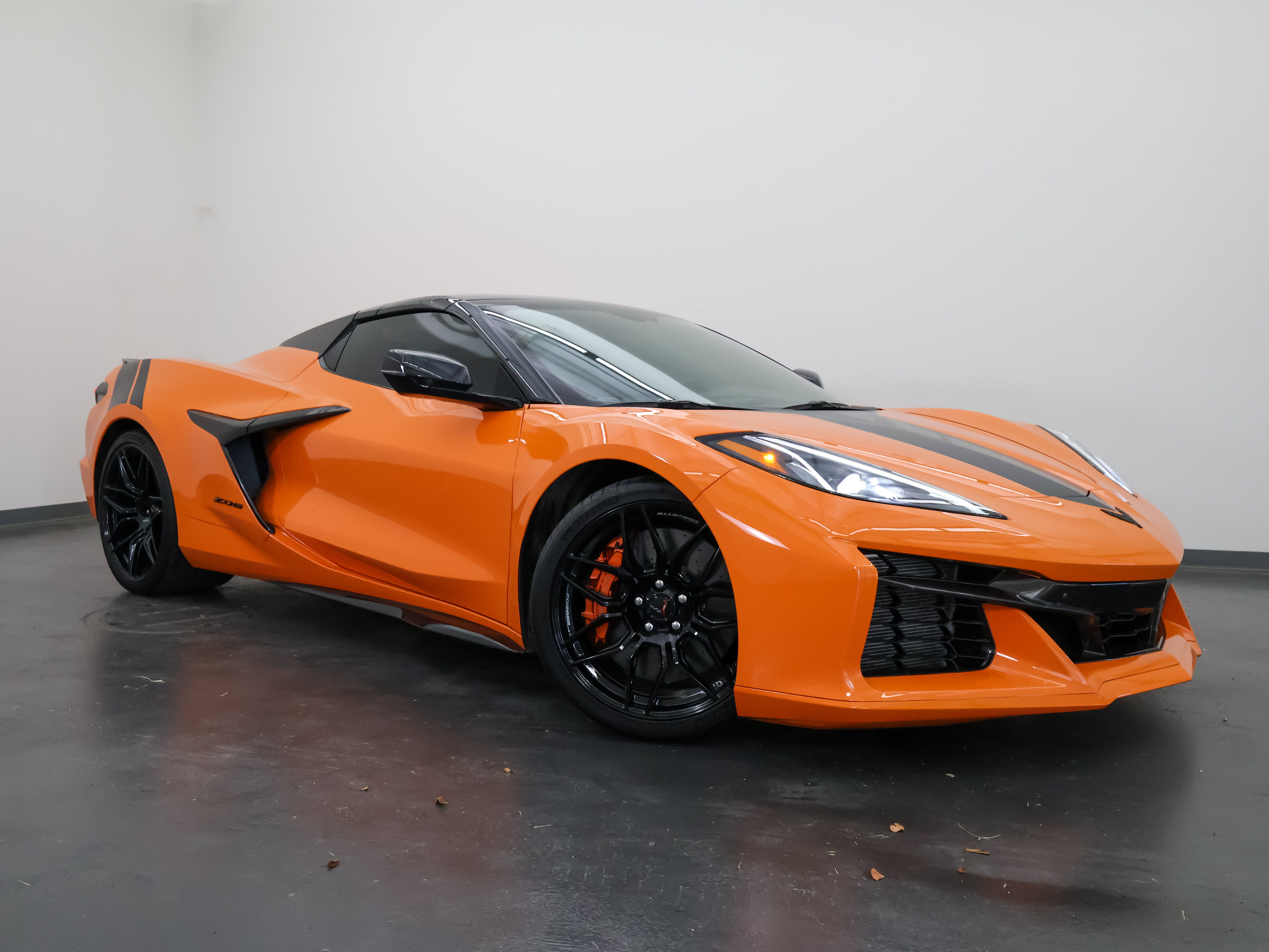 Used 2023 Chevrolet Corvette Z06 RWD image 2