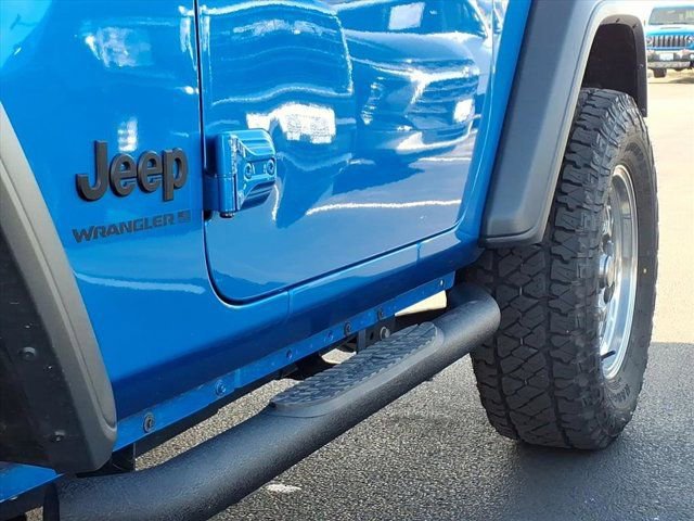 Used 2025 Jeep Wrangler Sport image 34
