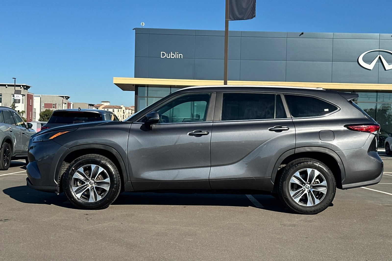 Used 2023 Toyota Highlander XLE image 7