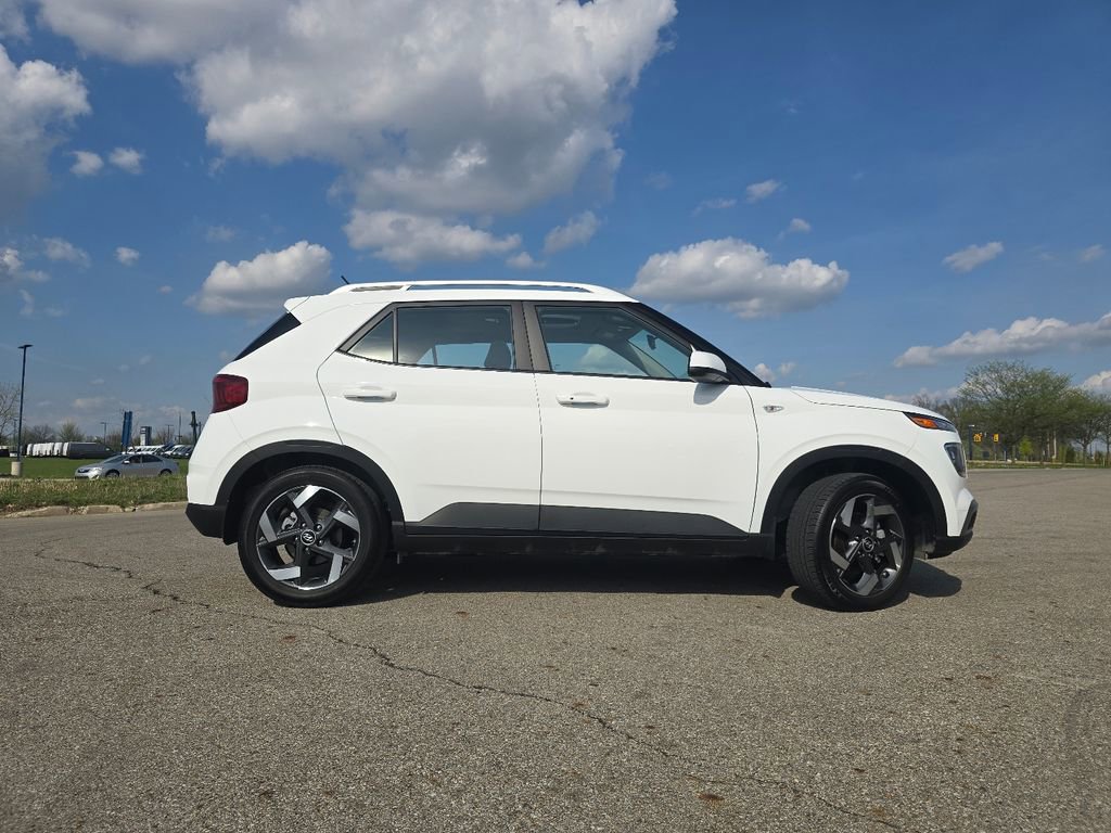 Used 2025 Hyundai Venue SEL FWD image 16