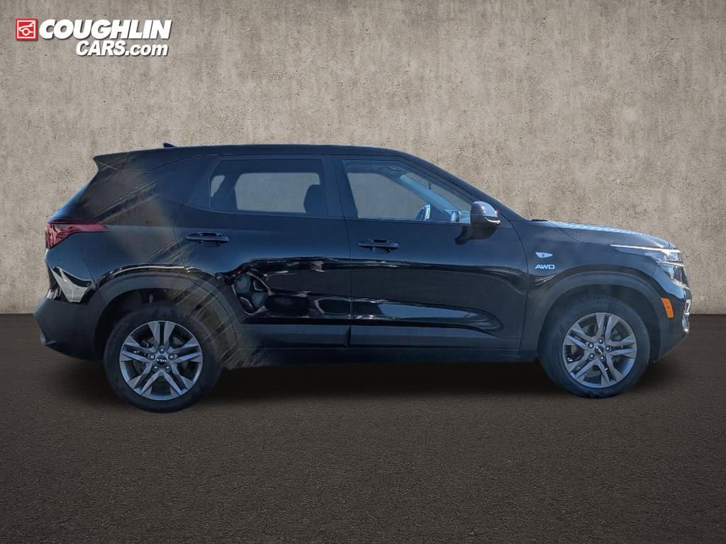 Used 2023 Kia Seltos LX image 8