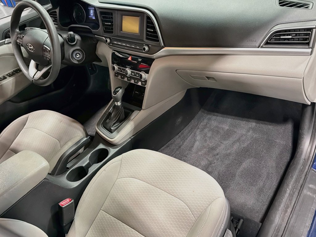 Used 2020 Hyundai Elantra SE FWD image 17