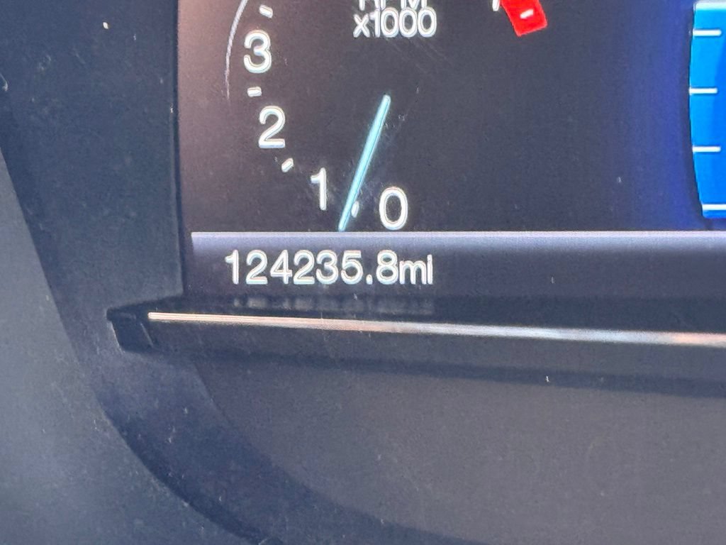 Used 2017 Ford Explorer XLT w/ Equipment Group 202A FWD image 5