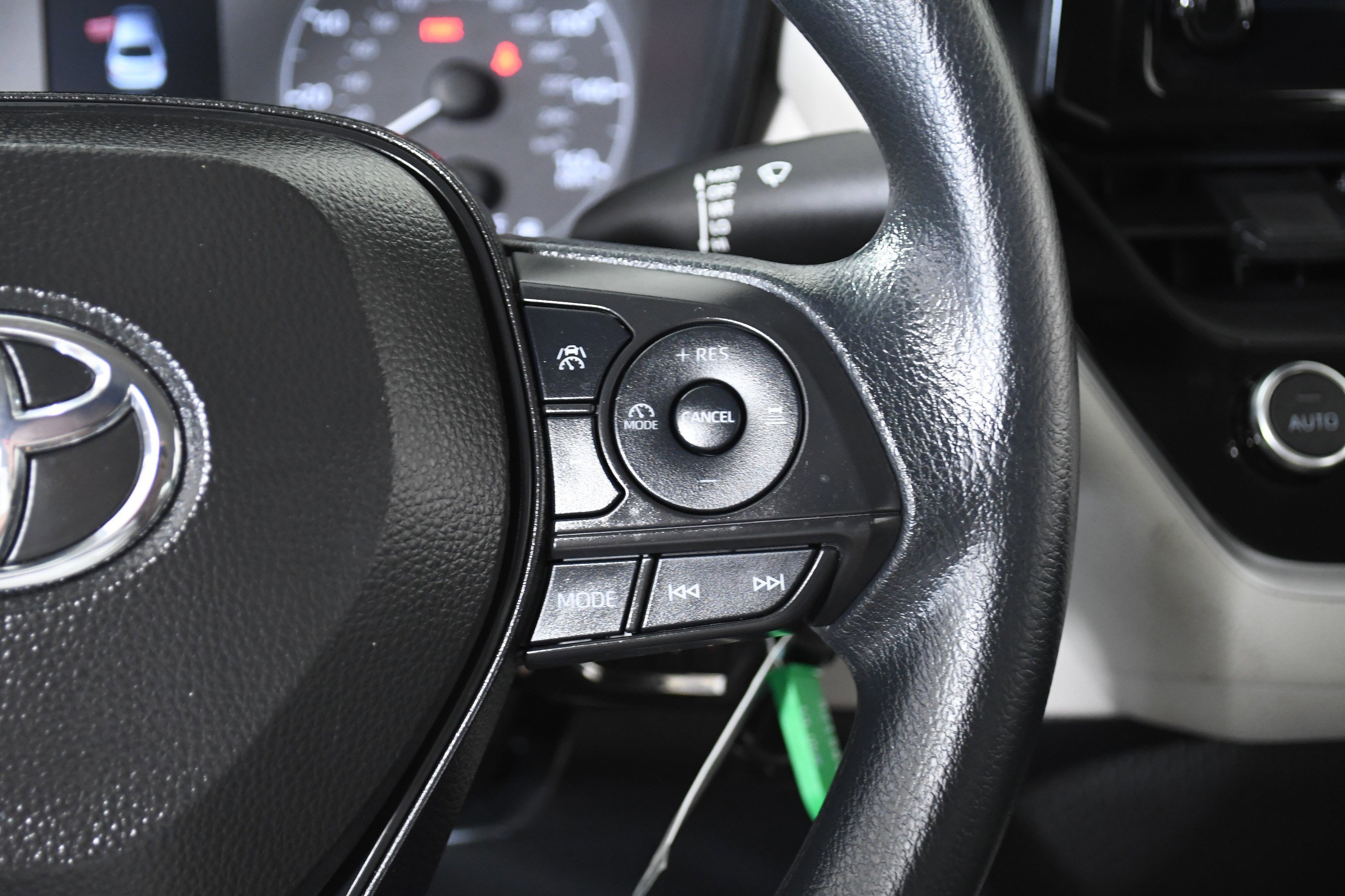 Used 2025 Toyota Corolla LE image 13