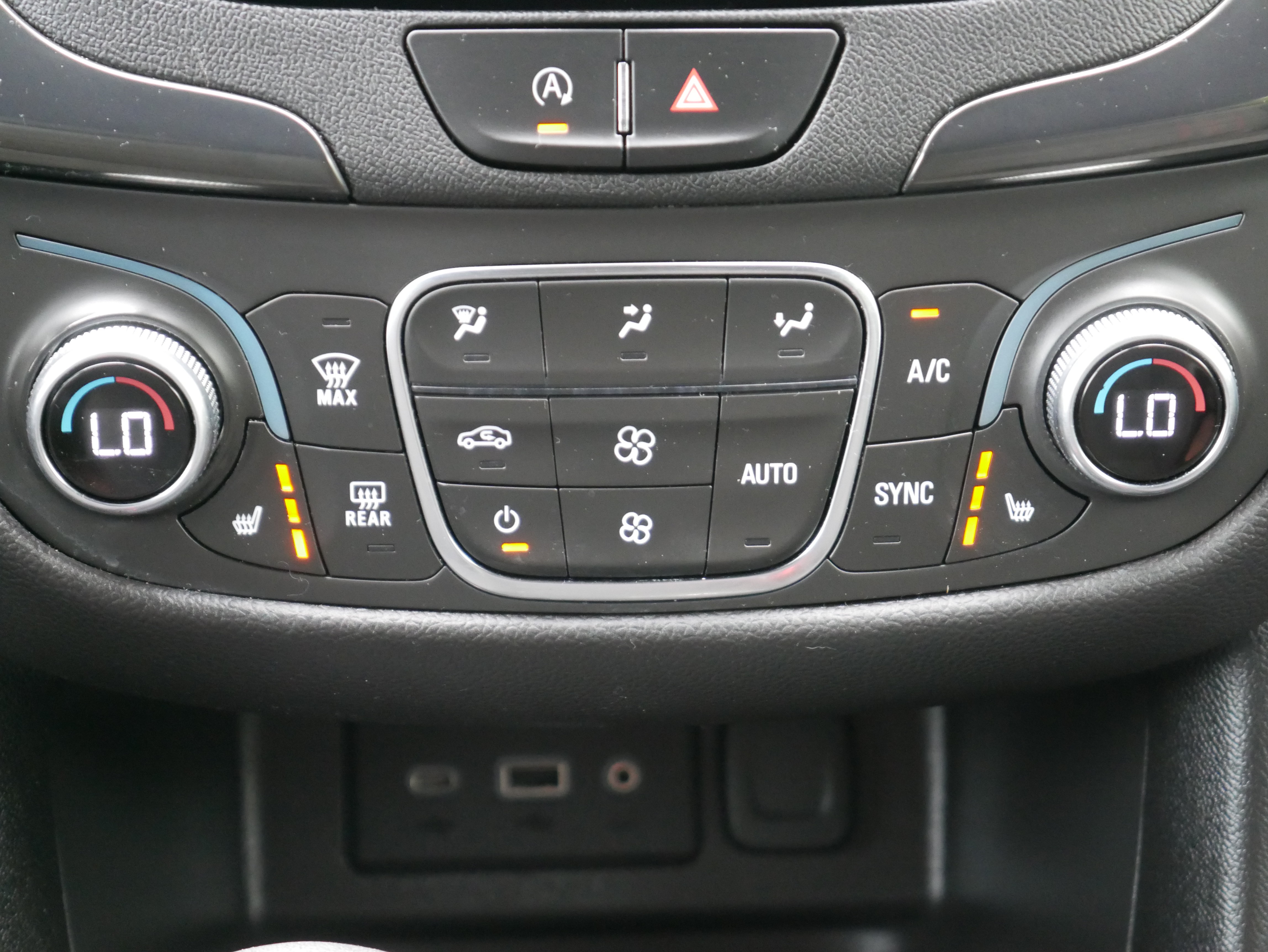 Used 2023 Chevrolet Equinox RS AWD/4WD image 19