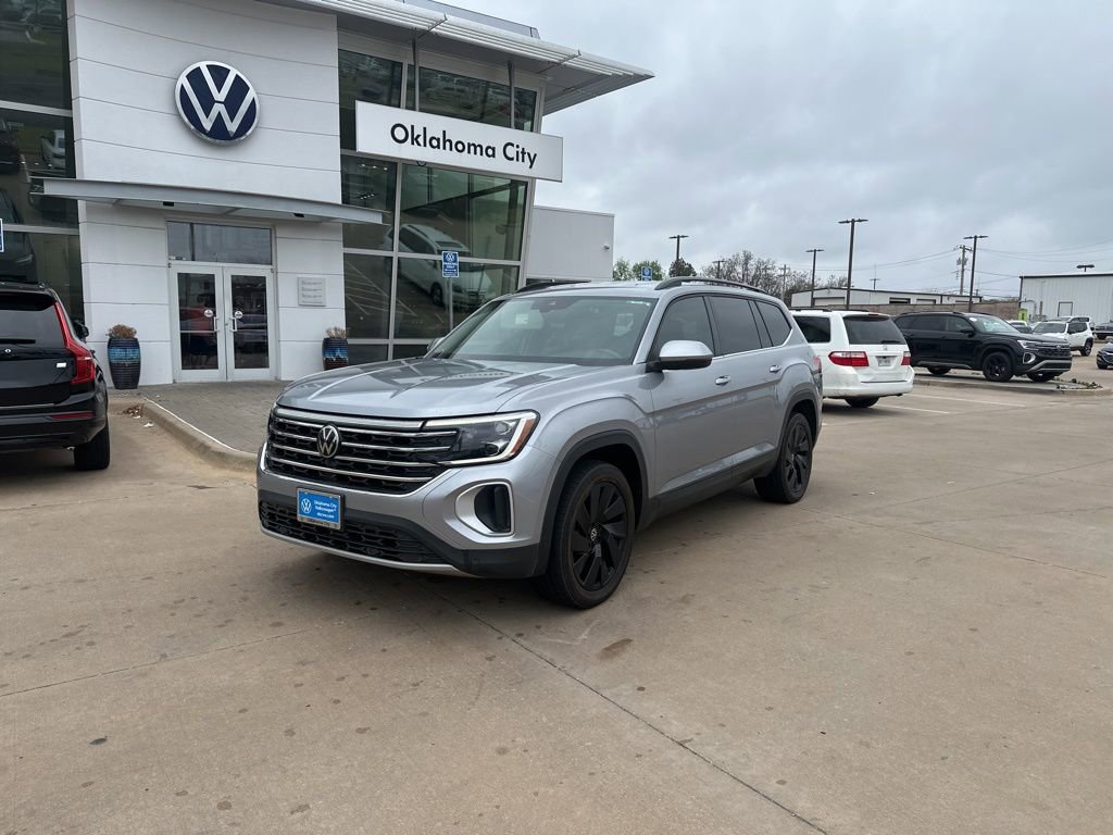 Used 2024 Volkswagen Atlas SE w/ Black Wheel Package AWD/4WD image 1