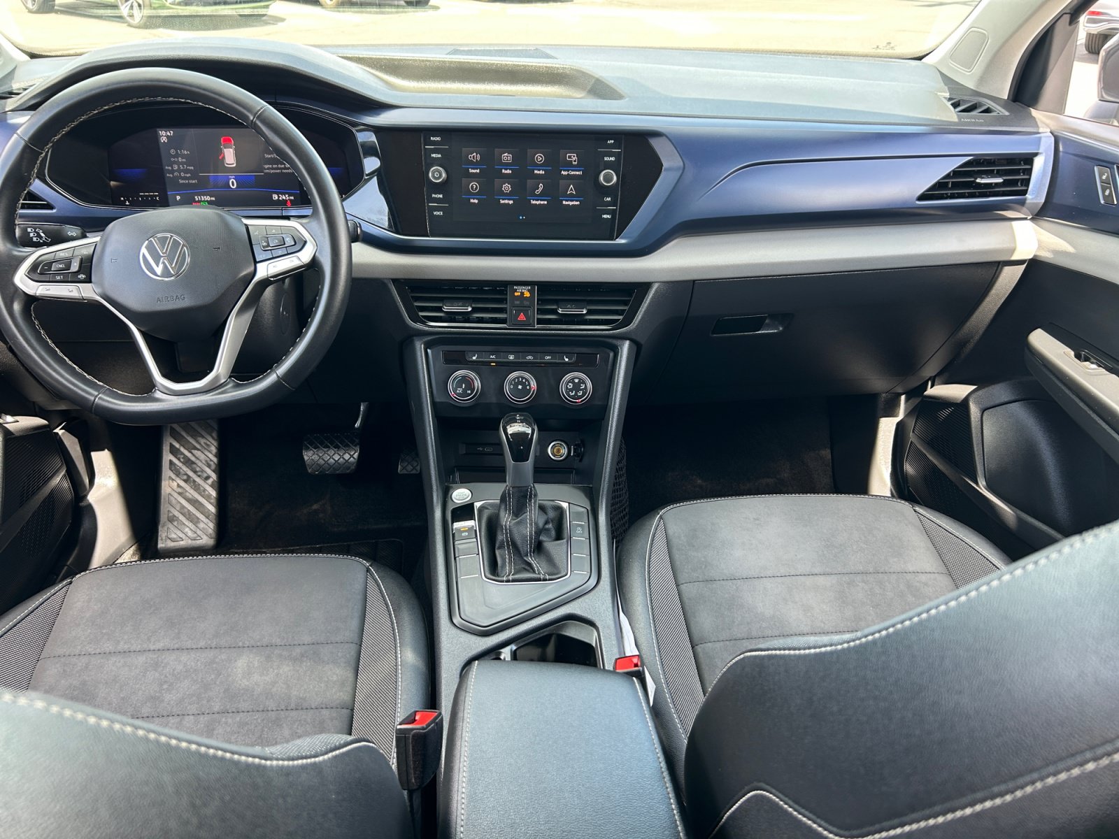 Certified 2022 Volkswagen Taos SE FWD image 19