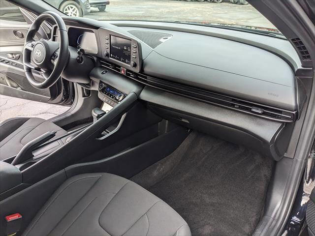 Used 2025 Hyundai Elantra Sport image 18