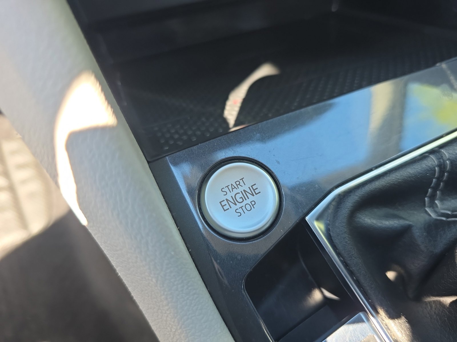 Used 2022 Volkswagen Tiguan SE image 30