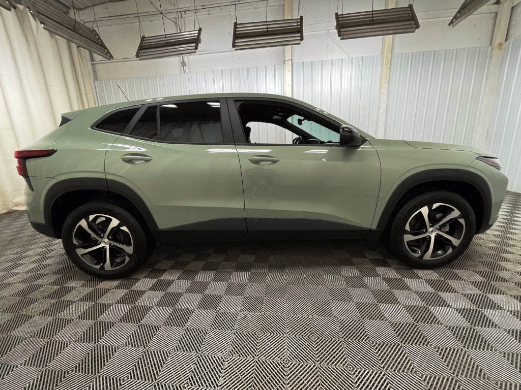 Certified 2024 Chevrolet Trax RS w/ Driver Confidence Package FWD image 15